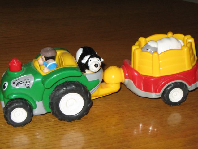WOW Bernijev traktor s prikolico; 9€