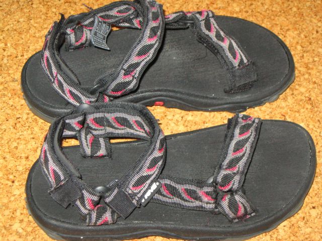Sandali Teva 32, 15€