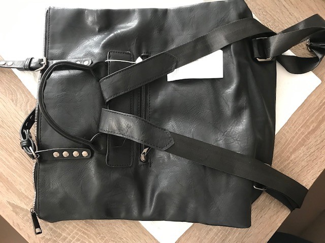 torbica - nahrbtnik, nova z etiketo, 6€