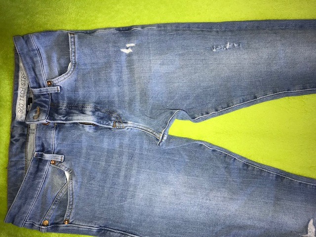 Kavbojke, tech strsh slim, velikost 30, 9€