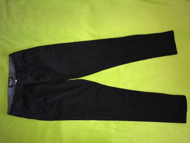 črne hlače slim fit h&m 158, 8€
