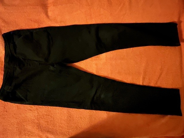 Črne hlače 164, 5€
