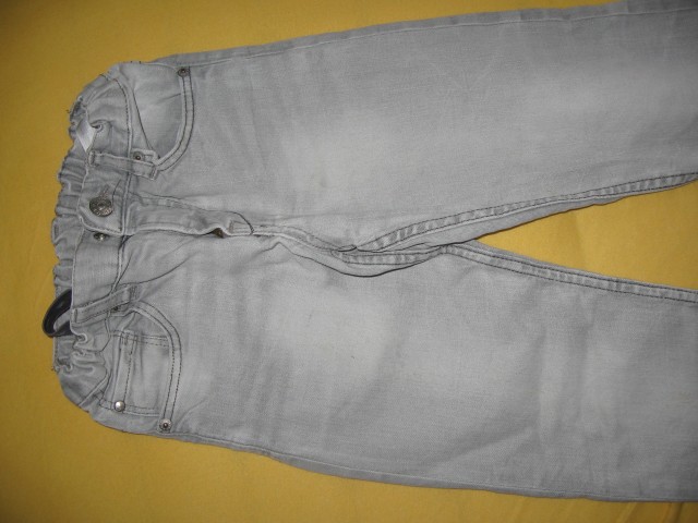 H&M svetlo sive, 128, 7-8 let, 4€