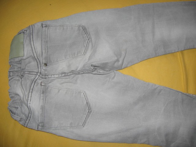 H&M svetlo sive, 128, 7-8 let, 4€