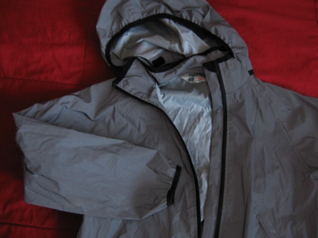 Vetrovka H&M, srebrne barve, 134-140, 3€