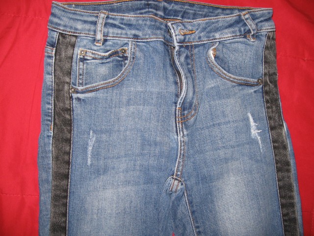 Kavbojke s črto, zara, velikost 140, 5€