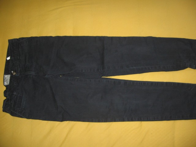 Temno modre kavbojke h&m slim stretch, 140, z regulacijo v pasu, 3€