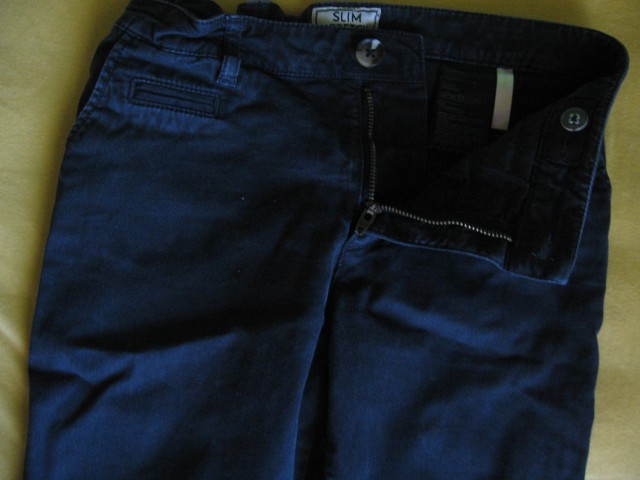 Temno modre kavbojke h&m slim stretch, 140, z regulacijo v pasu, 3€