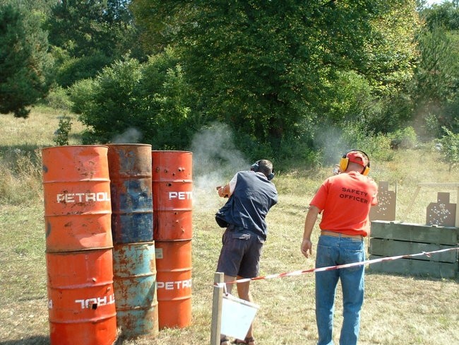 Pa še ena klubska - foto povečava