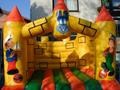 Napihljiv Grad  - Izposoja napihljivih balonov-Dragi starši napihljiv grad za praznovanje 