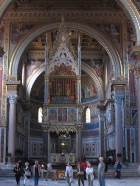Notranjost bazilike San Giovanni