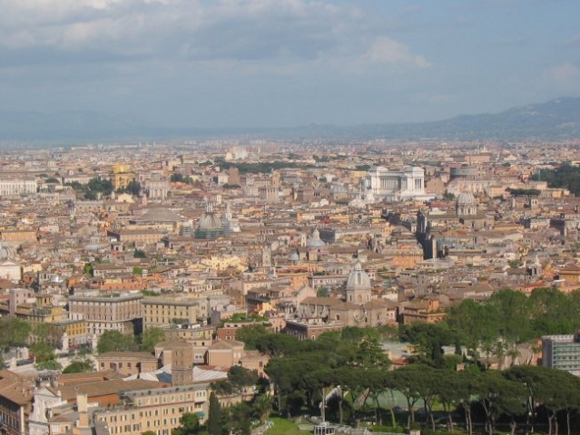 Pogled z kupole bazilike  Sv. Petra v Vatikanu