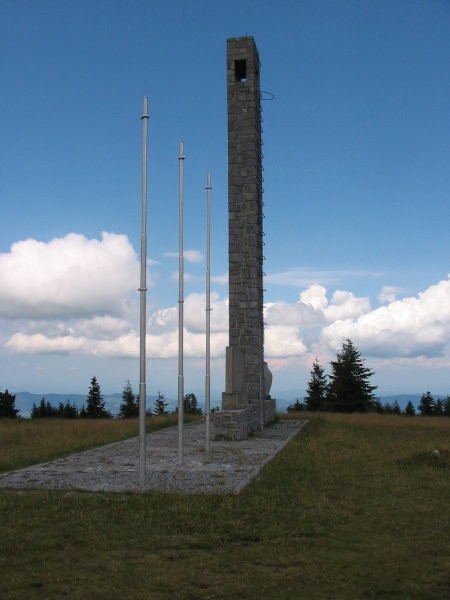 Spomenik na Jezerskem vrhu