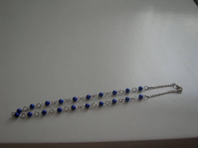 Oglica z modrimi perlami 7,00 EUR