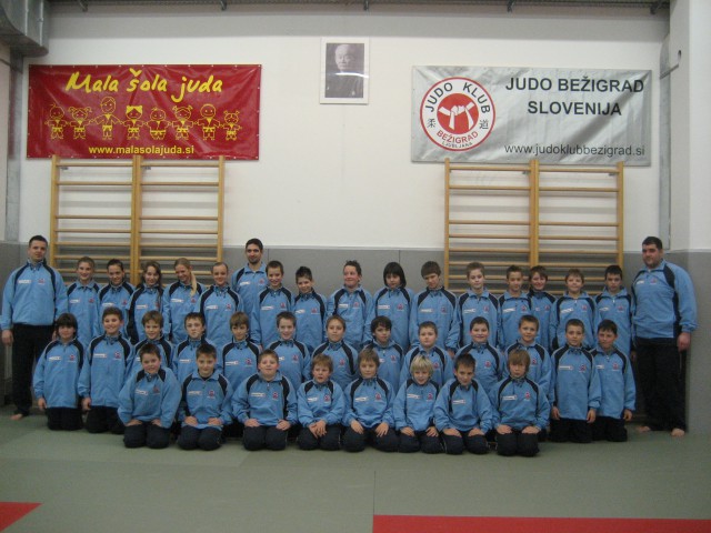 Judo klub Bežiigrad. Ekipa cicibanov/cicibank in mlajših dečkov/deklic. Letniki 1996, 1997