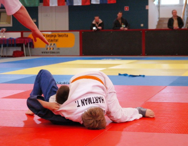 Pokal Bežigrada 2009. 1.mesto na domači tekmi. V kategoriji -60kg smo bili trije. Dravogra