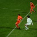 Heitinga in Koren v boju za žogo