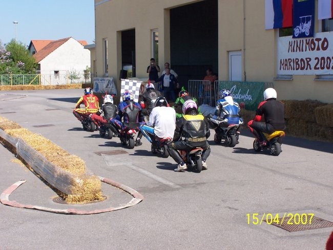 Minimoto - foto povečava