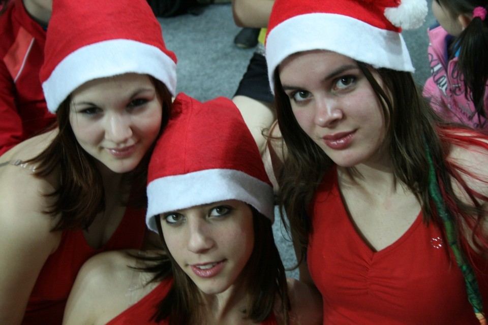 Novoletni cheerleading
20.12.2008
(Janja, Daša & Tina U.)