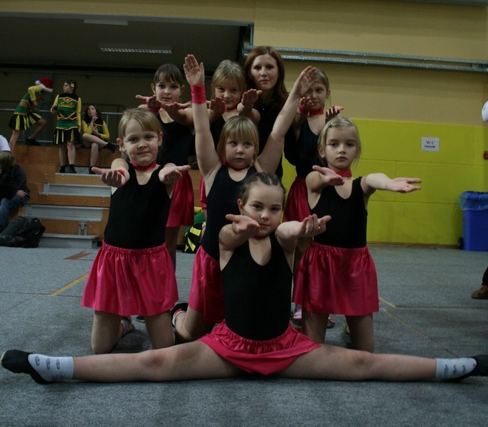 Novoletni cheerleading
20.12.2008
(Minimini Pumice & Kristina)