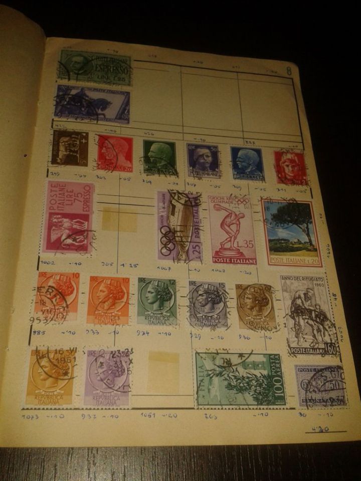 Old album with stamps - foto povečava