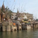 Varanasi, Indija.
Ob sončnem vzhodu na sveti reki Ganges. Jutranja kopel v sveti reki je 