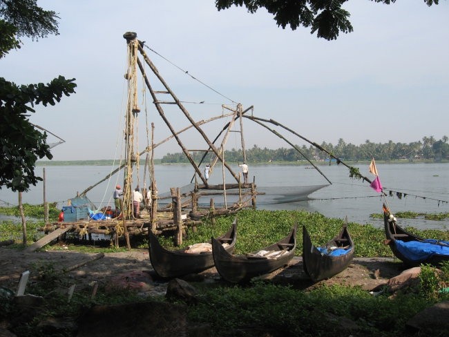 Cochin, Indija
Kitajske ribiške mreže, stalno nameščene - jutranje pobiranje nočnega ulov
