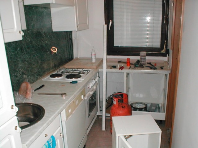 Kuhinja pred prenovo
