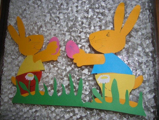 Velikonočni zajčki - naredila s pomočjo sinka in hčerke :-)