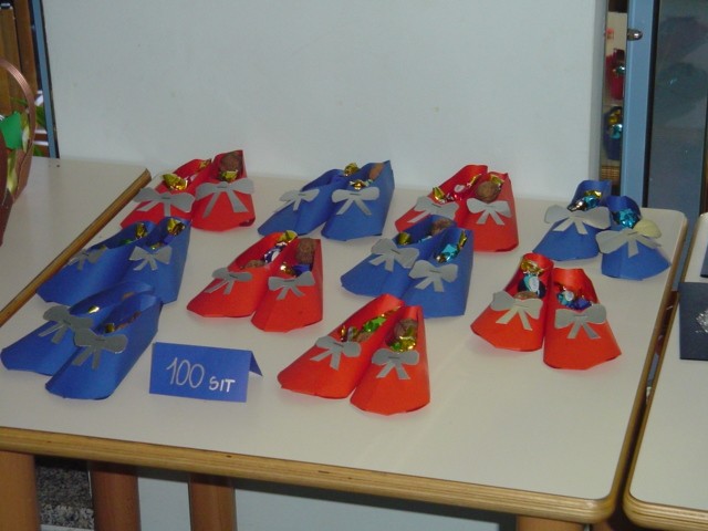 Plesni čeveljčki z bonboni - izdelala sodelavka z učenci.