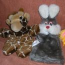 Žirafa in zajček - lutki - darili za sinka.