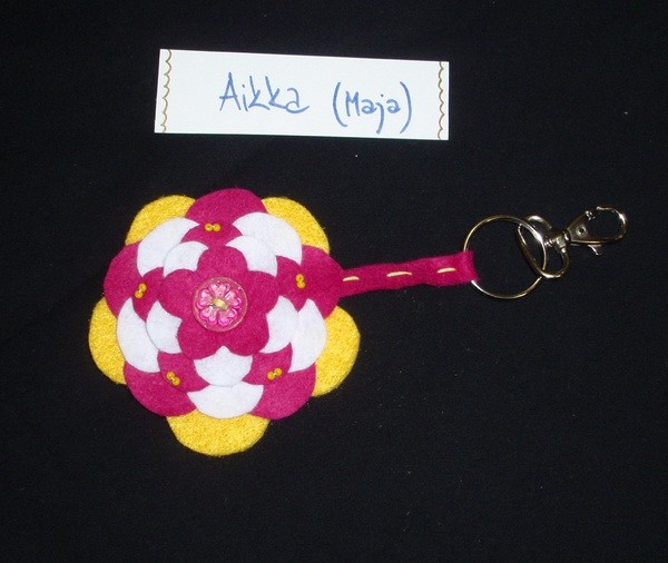 Maček v žaklju -rožčast obesek za ključe (Logatec,7.3.09) - dobila sem ga od Aikke! 
