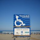 Tale slika je iz Alicanteja (Španija). Priznam, da ne vem kaj piše zraven, ampak znak z in