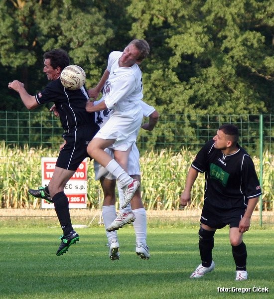 ND Renkovci - NK Veterani TUŠ ŽALIK  3:1 (5.8 - foto povečava