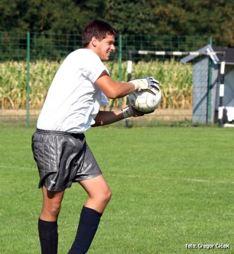 ND Renkovci - NK Veterani TUŠ ŽALIK  3:1 (5.8 - foto