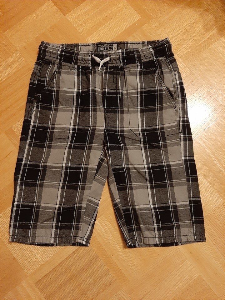 kratke hlače C&A velikost 146 cm, cena 4 €