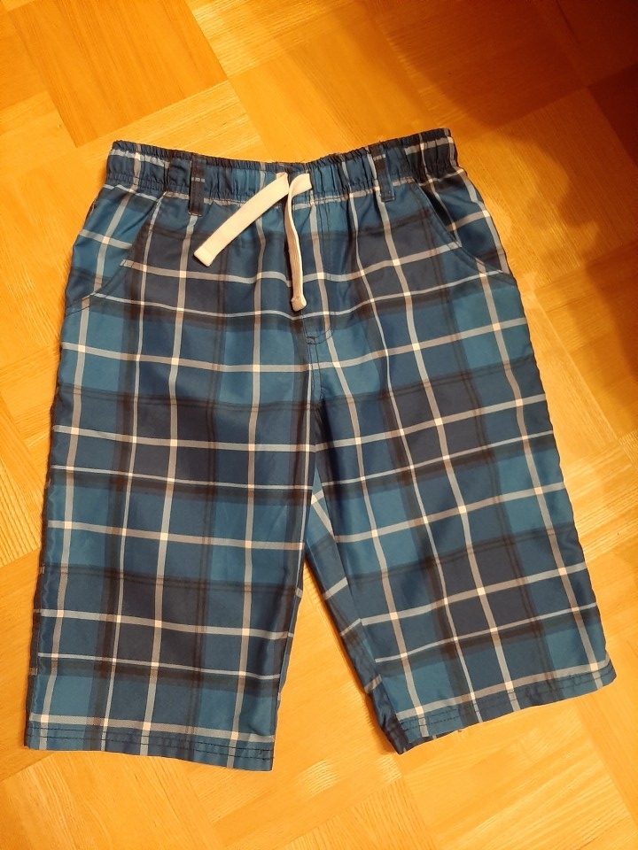 kratke hlače Boys velikost 146/152, cena 2 €