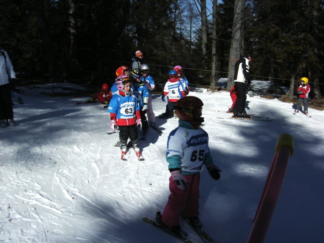 Smučarski tečaj, vrtec 16.2 -19.2. 2008 - foto povečava