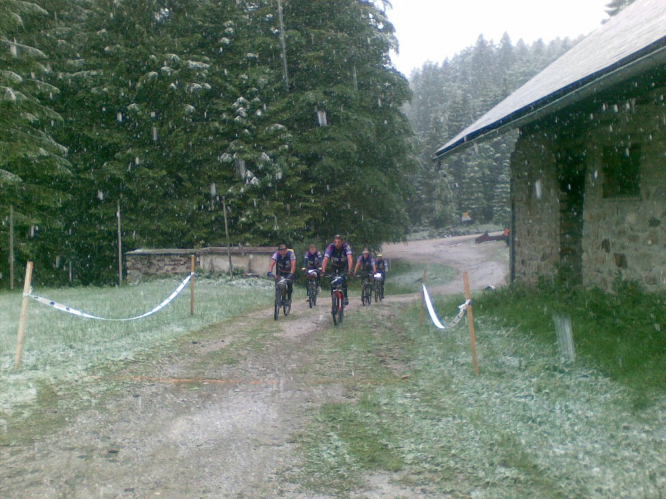 kolesarski vzpon na Šumik v snegu
30.5.2009