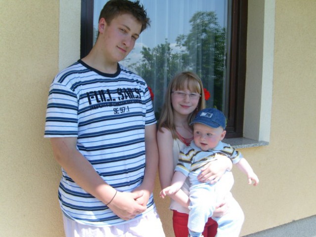 Luka,Katja in Miha. 1.6.2008.